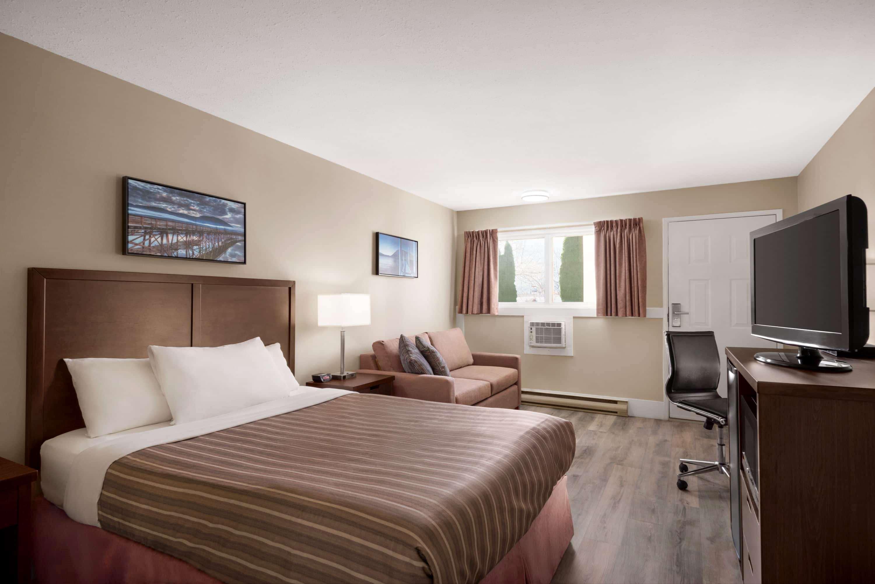 Travelodge By Wyndham Salmon Arm Bc Esterno foto