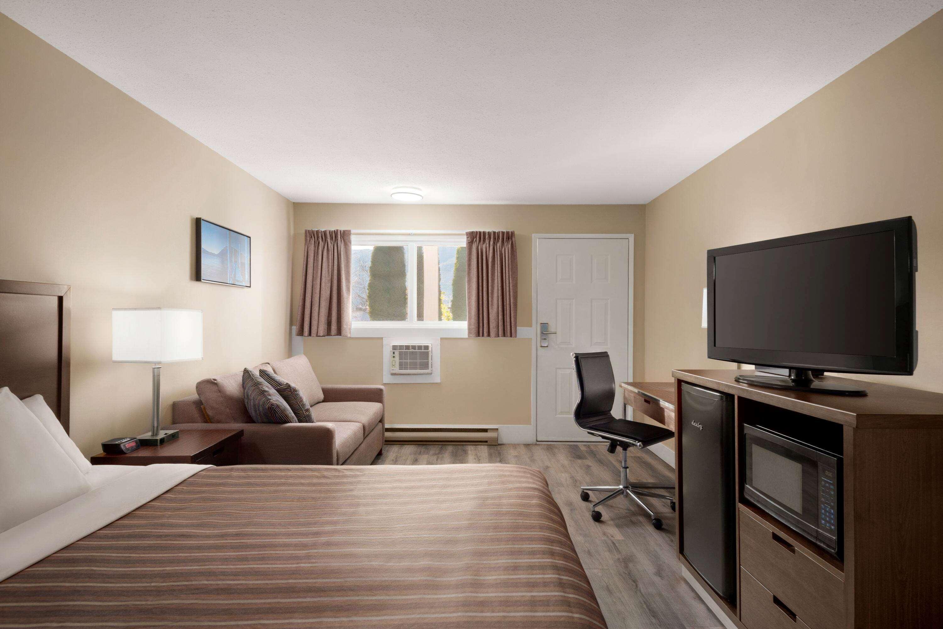 Travelodge By Wyndham Salmon Arm Bc Esterno foto