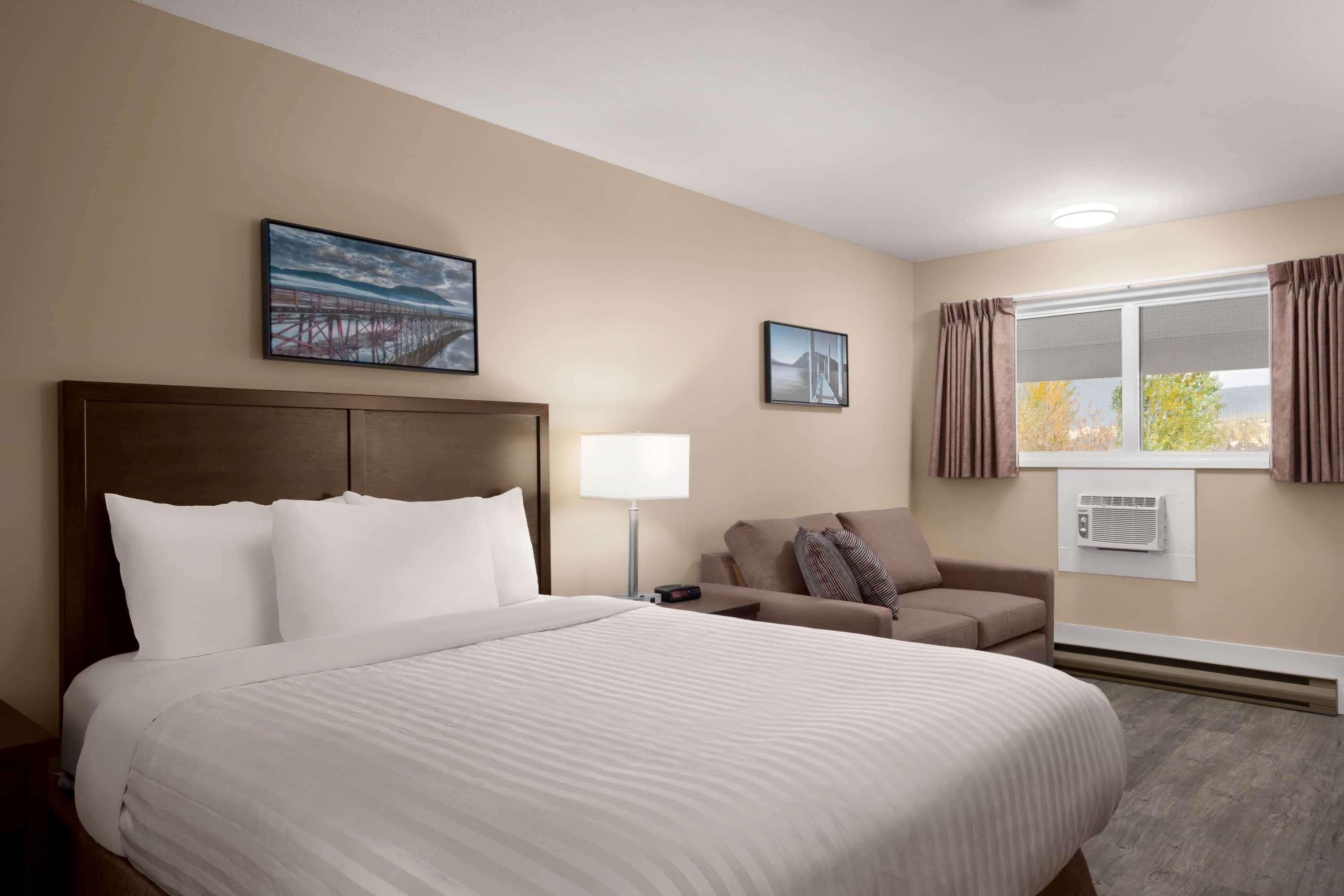 Travelodge By Wyndham Salmon Arm Bc Esterno foto