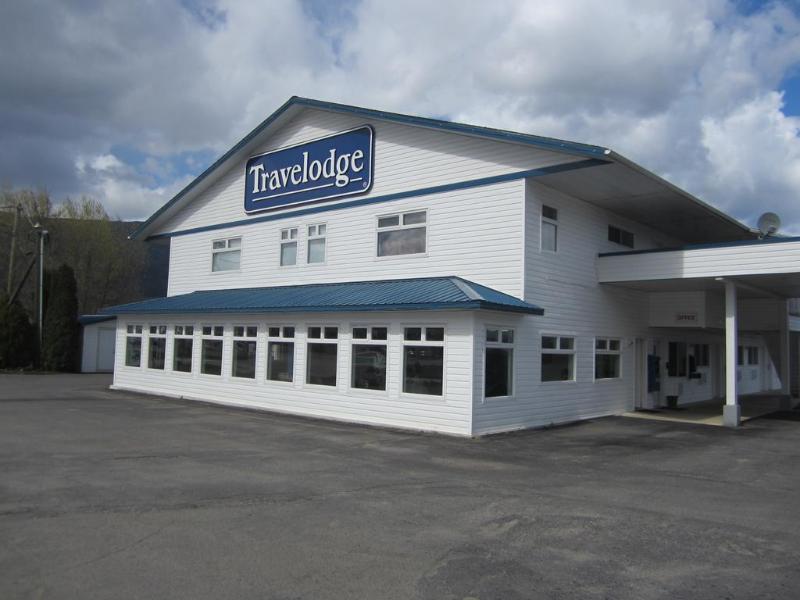 Travelodge By Wyndham Salmon Arm Bc Esterno foto